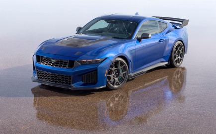 Mustang Dark Horse SC: Γεννημένη στην πίστα