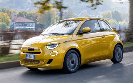Νέο Fiat 500 Ibrida: Το μικρό υβριδικό, με χειροκίνητο 6άρι και τιμή κάτω από €23.000