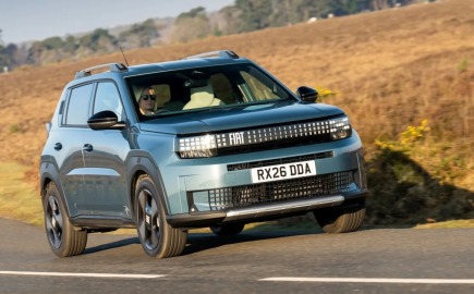 Fiat Grande Panda Hybrid: Το μικρό που τα κάνει όλα και καίει σαν… scooter!