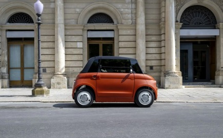 Το Fiat Topolino «ντύνεται» Corallo και τραβά όλα τα βλέμματα