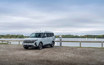 Όλα όσα χρειάζεται να γνωρίζετε για το αναβαθμισμένο Ford E-Tourneo Courier