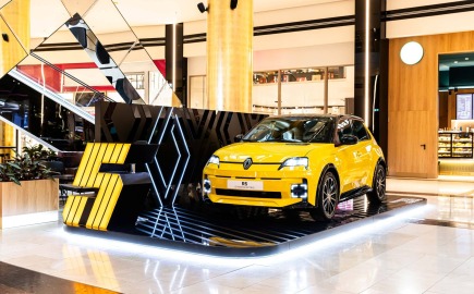 Το νέο Renault 5 Ε-Tech Electric στο Golden Hall
