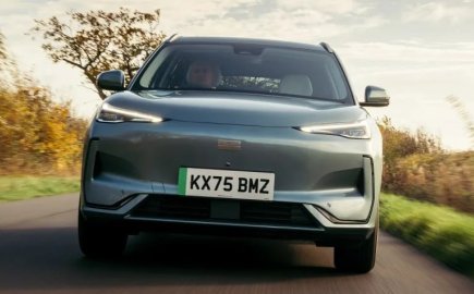 Geely: Δύο νέα ηλεκτρικά SUV θα παράγονται στην Ισπανία