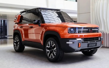 Το νέο Geely 4×4 ρίχνει το γάντι στο Land Rover Defender