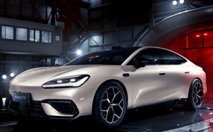 Η Geely «ταπώνει» τον ανταγωνισμό! Νέο ηλεκτρικό με επαναστατικό σύστημα 16 σε 1