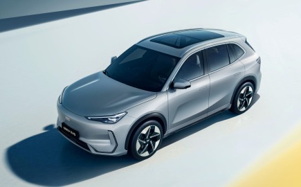 Η Geely επιτυγχάνει ρεκόρ πωλήσεων και κερδών το 2024