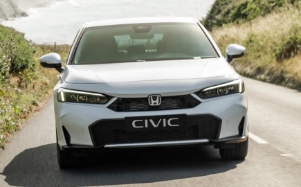 Η Honda «ανάβει τα φώτα» στην Toyota με το νέο Civic