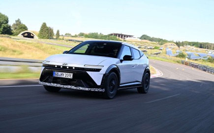 Hyundai Ioniq 3: Το νέο ηλεκτρικό hatchback έρχεται με 496 χλμ. αυτονομίας και κορυφαία άνεση