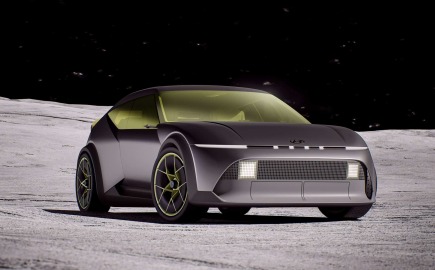 H Hyundai αποκαλύπτει το αμιγώς ηλεκτρικό IONIQ 3 στη Milano Design Week