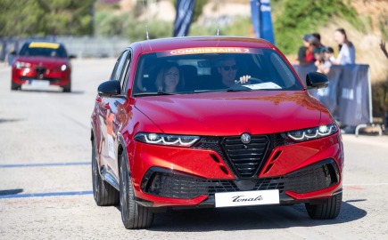 H Alfa Romeo ως Mobility Partner στο φιλανθρωπικό ποδηλατικό αγώνα Poseidonia Tour 2026