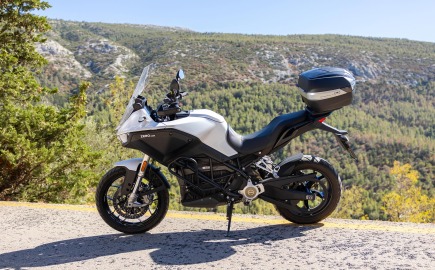 Ηλεκτρικές μοτοσυκλέτες: Τι αποκαλύπτει μια διάσχιση ερήμου