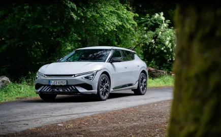 Το Kia EV6 έγινε πολύ καλύτερο: 84 kWh, 546 km αυτονομία και φόρτιση-αστραπή!