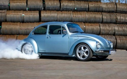 Ηλεκτρικό VW Beetle με 600+PS λιώνει λάστιχα κάνοντας τα 0-100 σε 2,9”