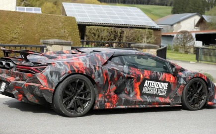 Lamborghini Revuelto SV: Το V12 «τέρας» των 1.015 PS ετοιμάζεται να σπάσει τα χρονόμετρα στο Nürburgring