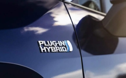 Σοκ στην Ευρώπη: Τα PHEV καίνε έως και 300% περισσότερο καύσιμο