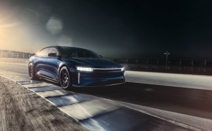 Αυτά τα 7 ηλεκτρικά αυτοκίνητα επιταχύνουν εξαιρετικά γρήγορα