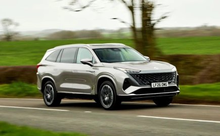 MG: Ημι-στερεές μπαταρίες και τρία νέα PHEV SUV έρχονται έως το 2027