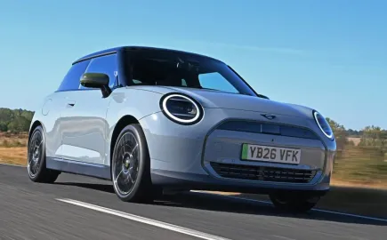 MINI Cooper Paul Smith Edition: Όταν η βρετανική μόδα συναντά το ηλεκτρικό MINI