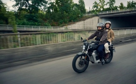 Maeving RM2: Η νέα διθέσια ηλεκτρική μοτοσικλέτα με ρετρό στυλ