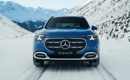 Η νέα Mercedes-Benz GLB φτάνει με αυτονομία 640 χλμ., με έως και 7 θέσεις και γρήγορη φόρτιση 320kW