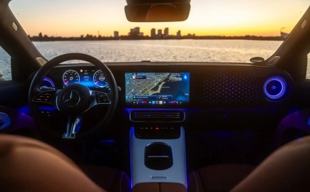 Νιώθετε ναυτία με τα ηλεκτρικά αυτοκίνητα; Η ​​Mercedes βρήκε τη λύση