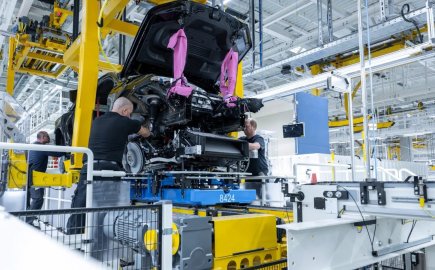 Mercedes-Benz: Άρχισε η παραγωγή της ηλεκτρικής C-Class