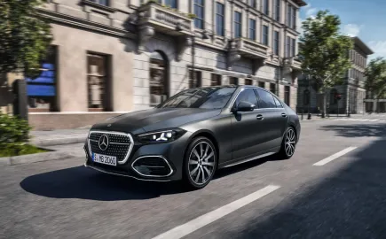Mercedes C-Class 2026: Με νέα τεχνολογία και νέες PHEV εκδόσεις