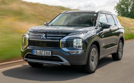 Η Mitsubishi αντεπιτίθεται: Το νέο Outlander δείχνει πώς πρέπει να είναι ένα PHEV-SUV