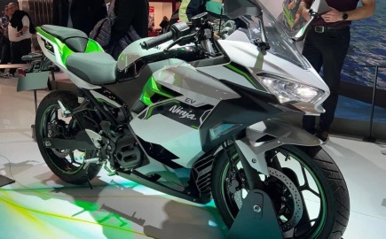 Honda, Yamaha, Kawasaki και Suzuki επιταχύνουν αθόρυβα την επανάσταση στις ηλεκτρικές μοτοσικλέτες
