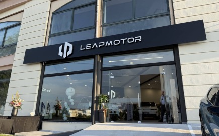 Η Leapmotor επεκτείνει το δίκτυο πωλήσεων και After Sales με νέο σημείο στην Λάρισα