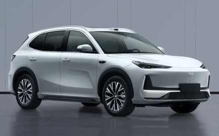 Το νέο Geely EX5 έγινε πισωκίνητο με 328 ίππους