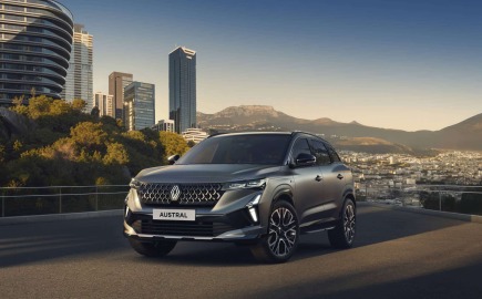 Το νέο Renault Austral «Πάει μια βόλτα» στο Mega