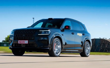 1.400 PS και 240 km ηλεκτρικής αυτονομίας – Το Zeekr 8X έρχεται να γκρεμίσει BMW και Audi