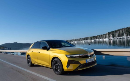 Βρείτε τους καρχαρίες στο νέο Opel Astra