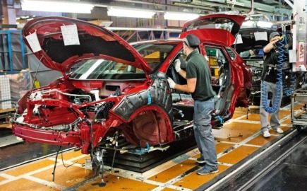 Ανάσα για την αυτοκινητοβιομηχανία: Η Κίνα αίρει τους περιορισμούς στα τσιπ