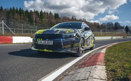 Τραβάει όλα τα βλέμματα: Το Νέο Opel Corsa GSE με σπορ καμουφλάζ