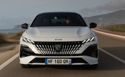 Κίνηση-ματ της Peugeot: Νέο 308 Hybrid και… αντίο SUV