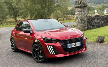 Peugeot E-208 GTi: Το ηλεκτρικό GTi που ξαναγράφει την ιστορία του 205