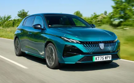 Peugeot E-308: Αυτονομία 462 χλμ. και 156 PS για το ανανεωμένο ηλεκτρικό