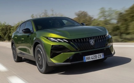 Το νέο Peugeot E-408 δημιουργεί δική του κατηγορία