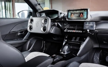 Hypersquare: Το «επαναστατικό» τιμόνι της Peugeot που αλλάζει τα δεδομένα στην οδήγηση!