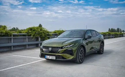Πώς αποδίδει το Peugeot e-408 GT Exclusive στην καθημερινή χρήση