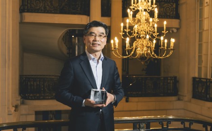 Ο Διευθύνων Σύμβουλος της Kia, Ho Sung Song, τιμήθηκε στα  Autocar Awards 2025