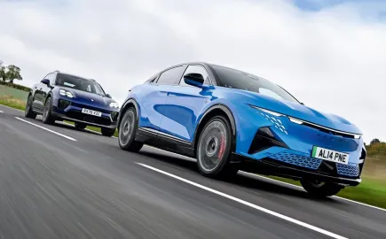 Porsche Macan vs Alpine A390: Tα πιο σπορ EV SUV έρχονται αντιμέτωπα