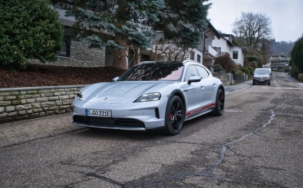 Η Porsche Taycan Cross Turismo 2026 επέστρεψε περισσότερο συναρπαστική