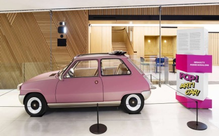 Renault Carwalk Pop Art Car