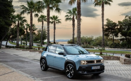 Renault 4 E-Tech: Το… blue jean επιστρέφει ως ηλεκτρικό – Τιμές