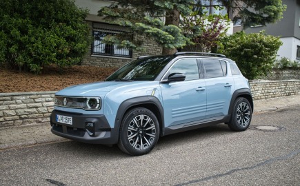 Renault 4 E-Tech: Ρετρό γοητεία με καθημερινή εμφάνιση