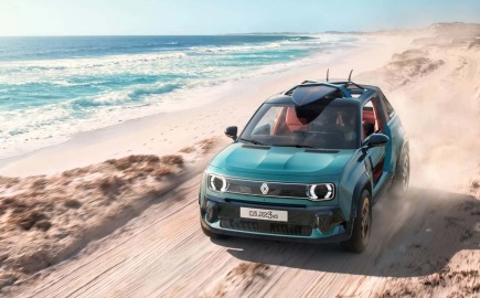 Αυτό το Renault δεν φτιάχτηκε για την πόλη, αλλά για παραλίες και χώμα