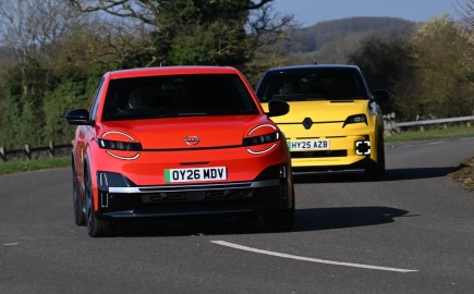 Nissan Micra vs Renault 5 – Ποιο ηλεκτρικό supermini κλέβει την παράσταση;